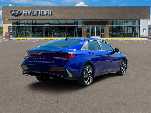 Used 2025 Hyundai Elantra Limited FWD image 7