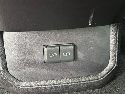 Certified 2025 Toyota Highlander XLE FWD image 25