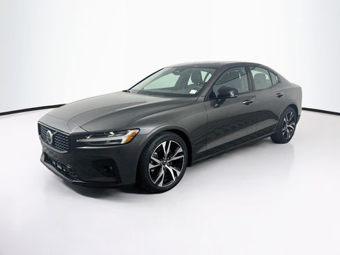 Used 2024 Volvo S60 B5 Core FWD image 3