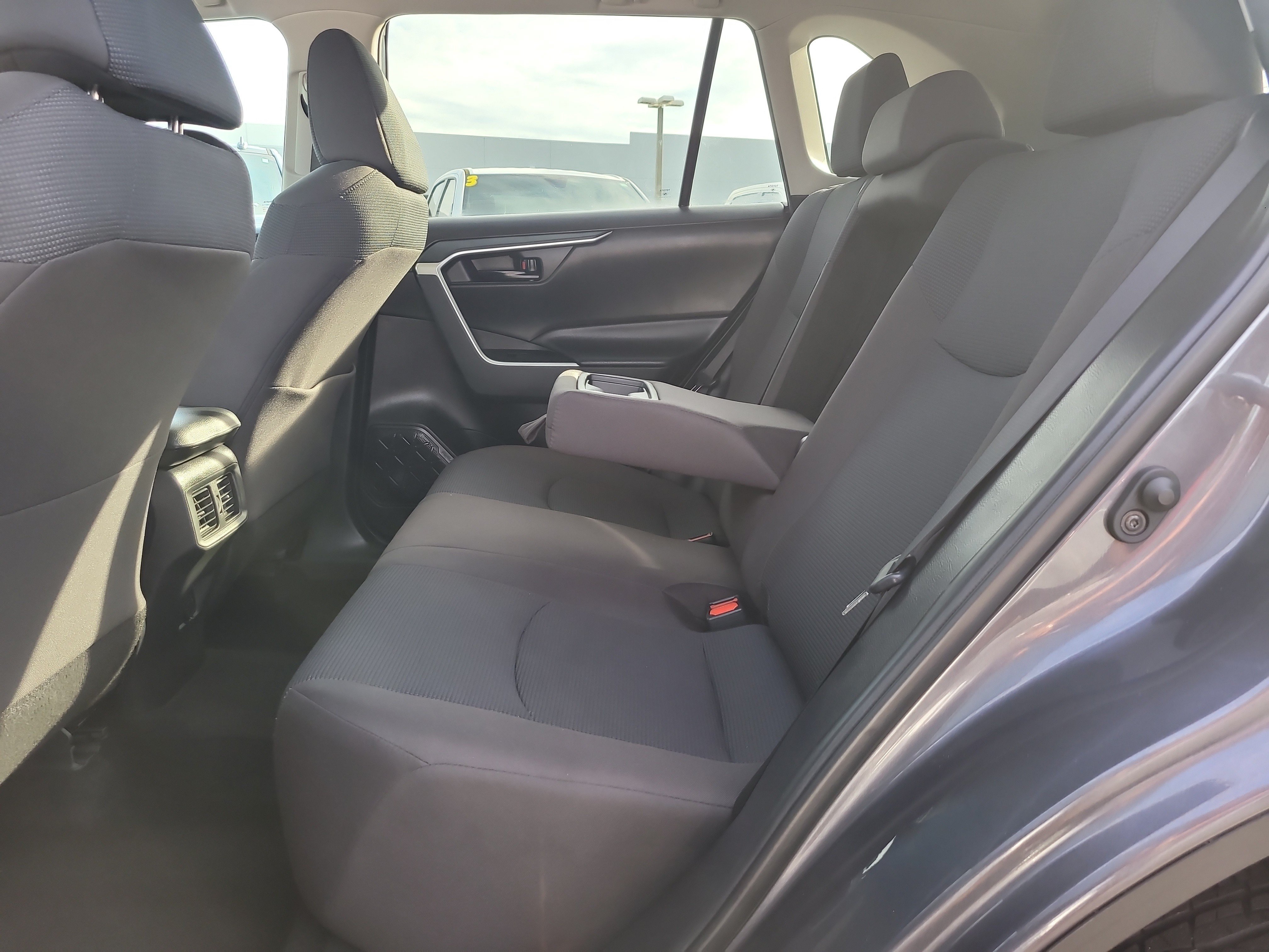 Used 2022 Toyota RAV4 LE FWD image 11