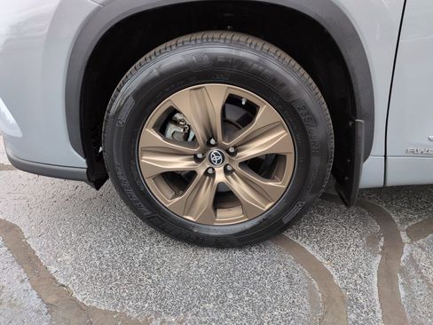 Used 2023 Toyota Highlander Bronze Edition image 27