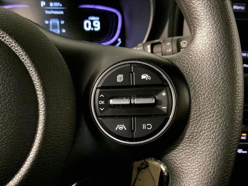 Certified 2025 Kia Soul LX w/ LX Technology Package FWD image 19