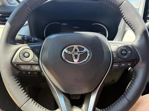 Used 2021 Toyota RAV4 Limited AWD/4WD image 23