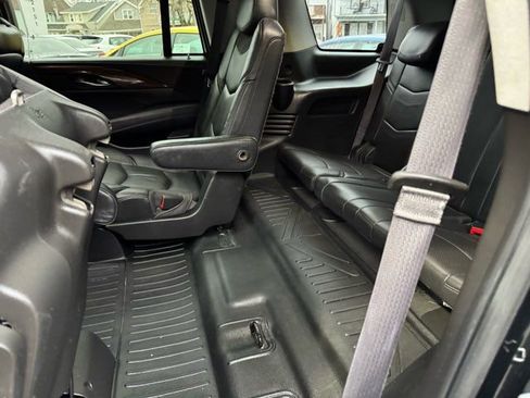 Used 2016 Cadillac Escalade Luxury image 30