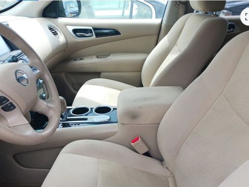 Used 2014 Nissan Pathfinder SV w/ Trailer Tow Package image 5