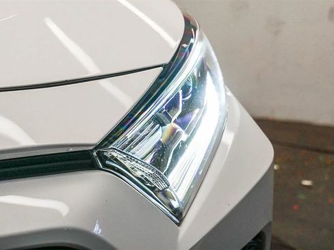 Used 2021 Toyota RAV4 SE w/ Weather & Moonroof Package image 7