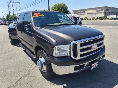 Used 2005 Ford F350 Lariat RWD image 2