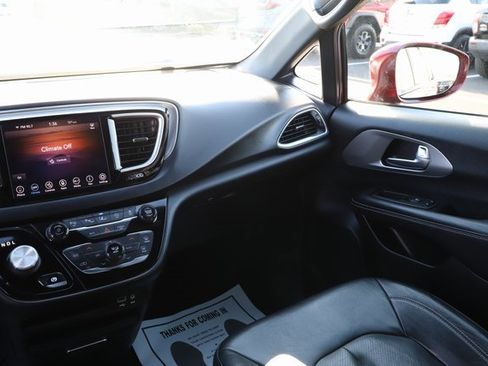 Used 2020 Chrysler Pacifica Touring-L w/ Advanced Safetytec Group image 29