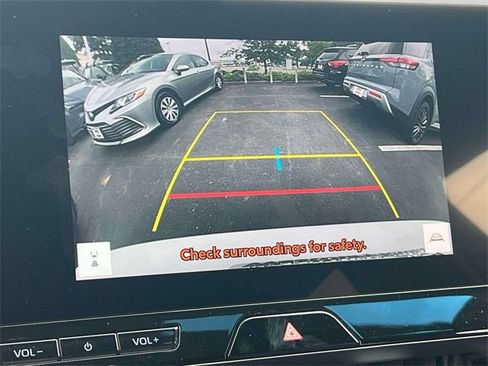 Certified 2024 Toyota Venza XLE image 34