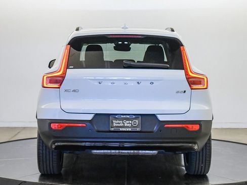 Certified 2026 Volvo XC40 B5 Plus AWD/4WD image 3