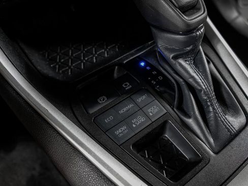 Used 2022 Toyota RAV4 LE image 24