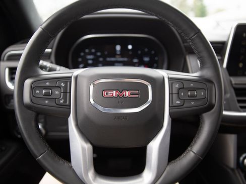 Used 2023 GMC Yukon SLT w/ SLT Premium Package AWD/4WD image 11