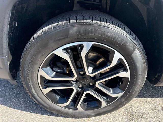 Used 2023 Jeep Compass Limited w/ Sun and Sound Group AWD/4WD image 10