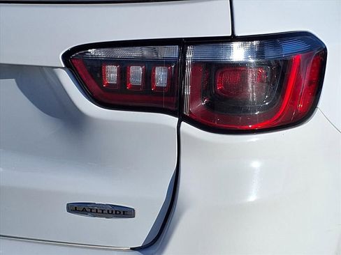 Used 2023 Jeep Compass Latitude image 7