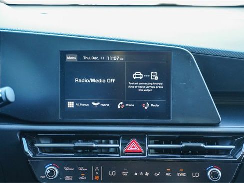 Certified 2025 Kia Niro LX image 15