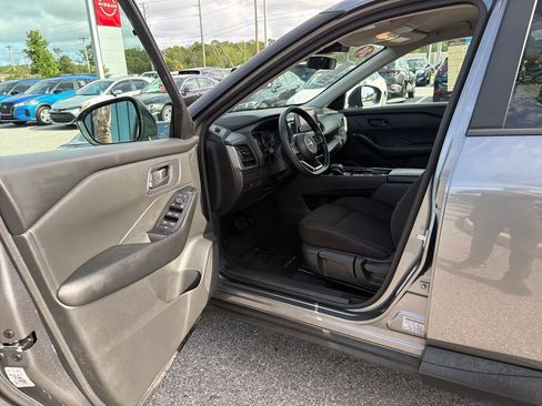 Used 2024 Nissan Rogue S FWD image 13