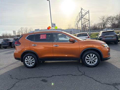 Certified 2019 Nissan Rogue SV image 4