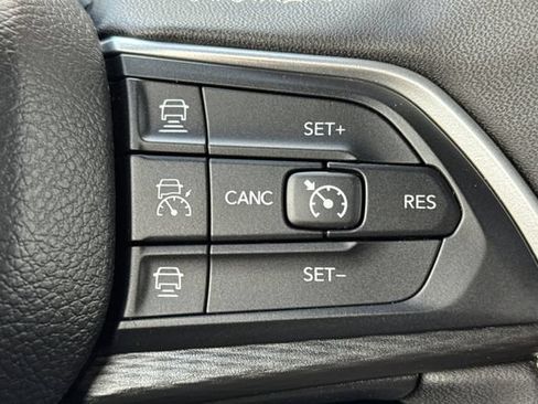 Used 2024 Jeep Grand Cherokee L Altitude AWD/4WD image 40