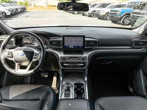 Used 2020 Ford Explorer XLT w/ Equipment Group 202A RWD image 24