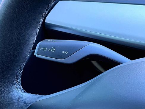 Used 2021 Tesla Model Y Long Range image 34