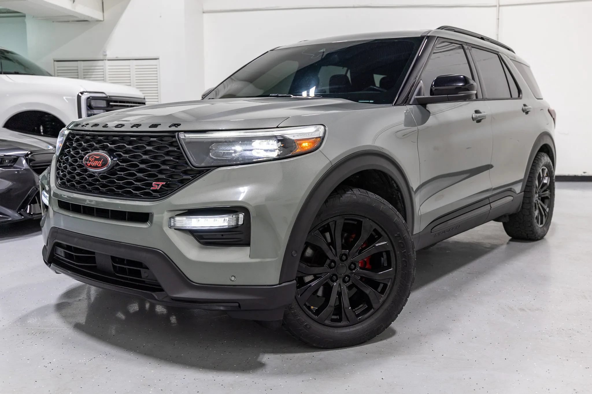 Used 2020 Ford Explorer ST w/ Premium Technology Package AWD/4WD image 2