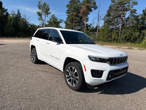Used 2023 Jeep Grand Cherokee Overland w/ Adv Protech Group III AWD/4WD image 16