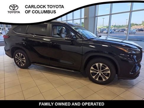 Used 2023 Toyota Highlander XLE FWD image 4