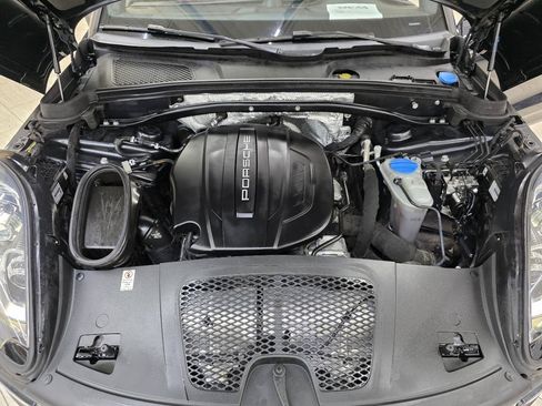Used 2018 Porsche Macan AWD/4WD image 42