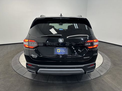 Certified 2025 Honda Pilot Touring image 5