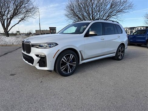 Used 2022 BMW X7 M50i w/ Cold Weather Package image 4