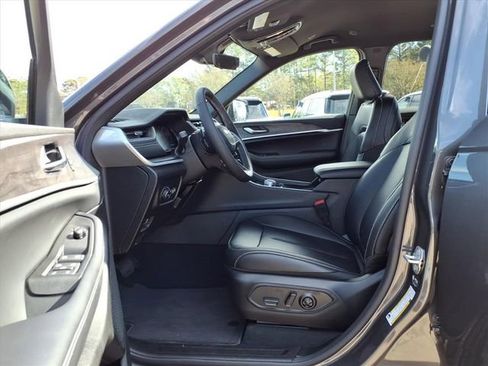 New 2025 Jeep Grand Cherokee L Limited w/ Black Appearance Package image 13