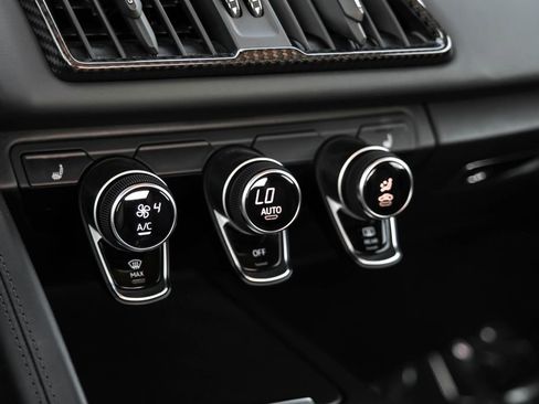 Used 2018 Audi R8 V10 plus image 24