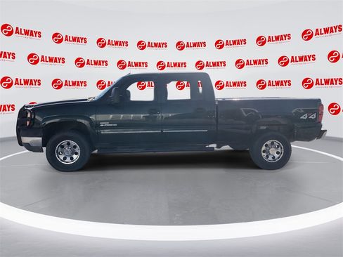 Used 2005 Chevrolet Silverado 2500 LT w/ Heavy-Duty Power Package image 4