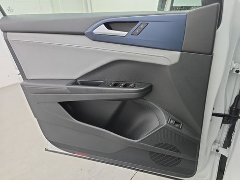Certified 2024 Volkswagen Taos SE image 26