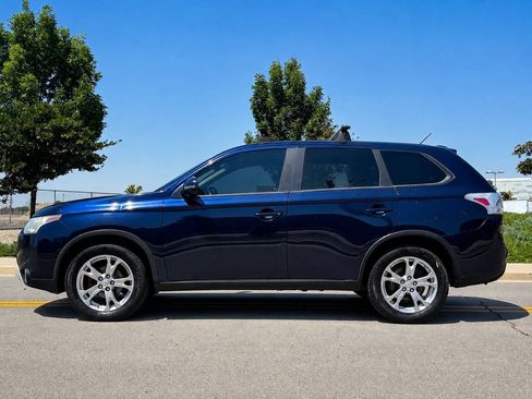Used 2015 Mitsubishi Outlander SE AWD/4WD image 2