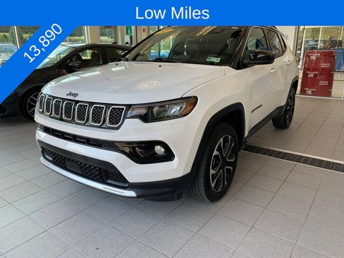 Used 2023 Jeep Compass Limited AWD/4WD image 2