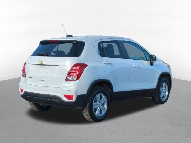 Used 2022 Chevrolet Trax LS w/ Tint and Cruise Package AWD/4WD image 3