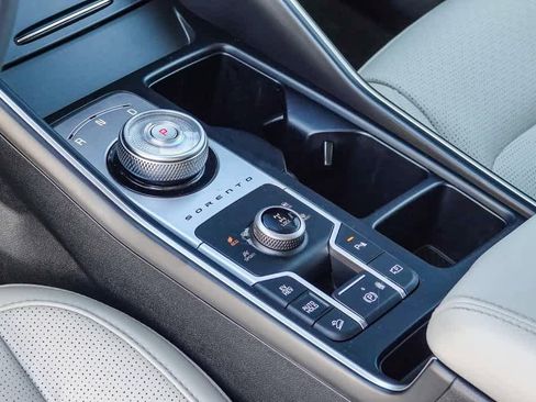 Used 2025 Kia Sorento EX image 18