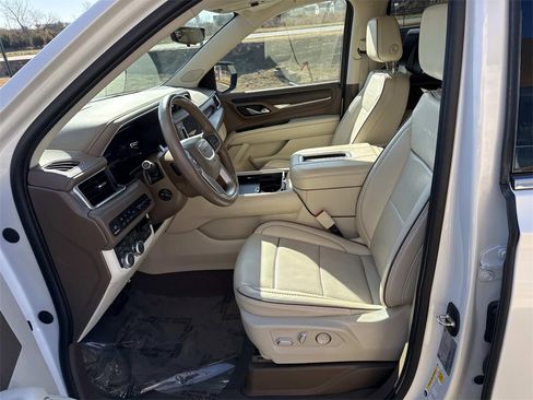 Used 2023 GMC Yukon Denali w/ Advanced Technology Package image 16