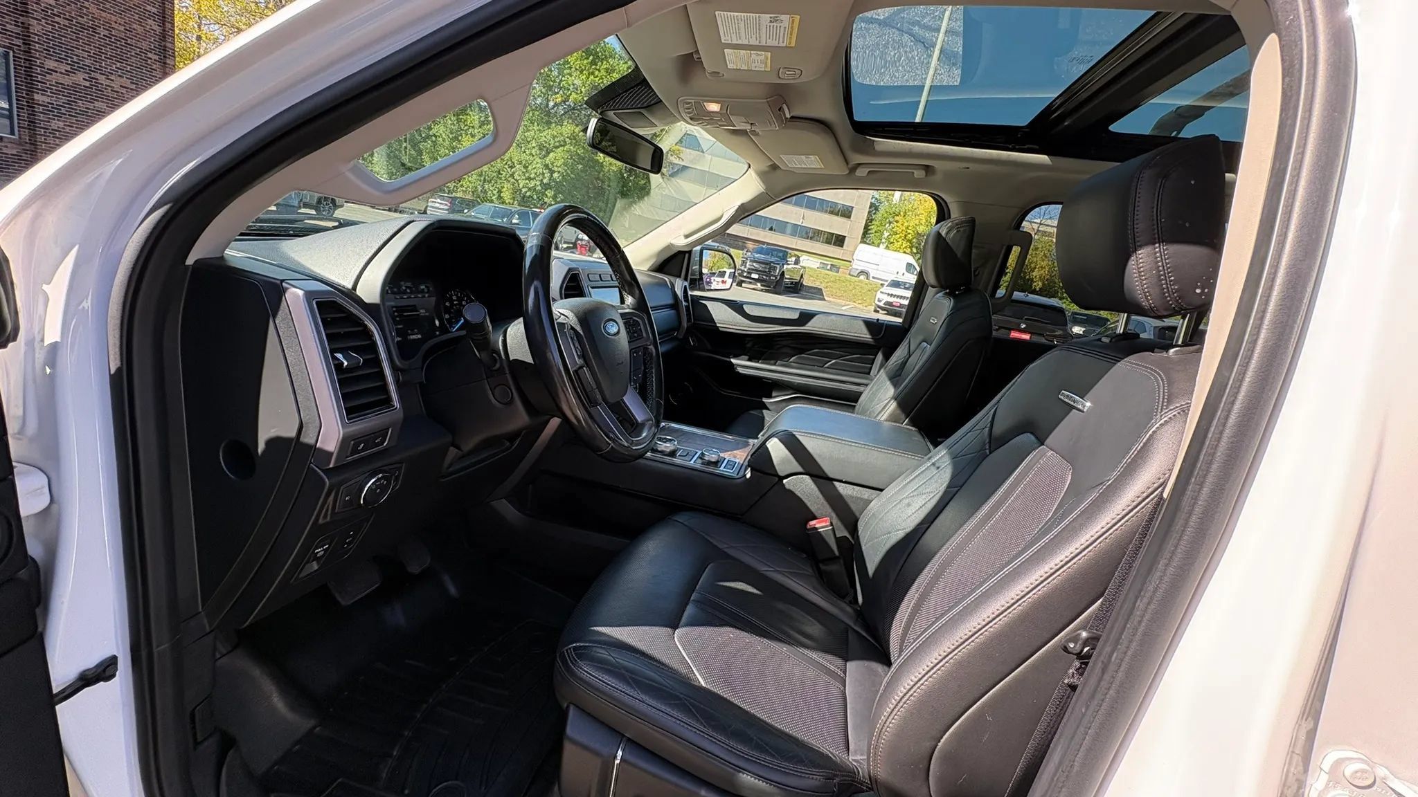 Used 2018 Ford Expedition Platinum AWD/4WD image 21