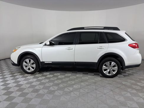 Used 2010 Subaru Outback 3.6R Limited image 4