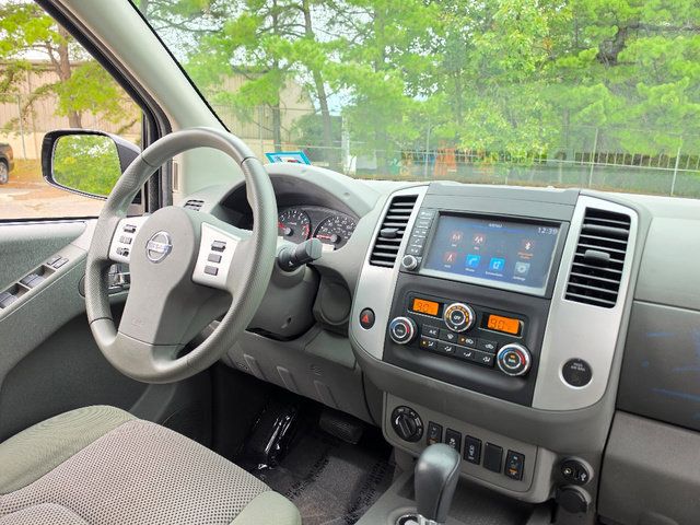Used 2020 Nissan Frontier SV w/ Midnight Edition Floor Mats AWD/4WD image 14