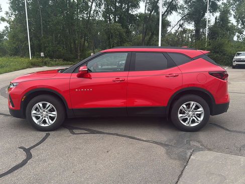 Used 2021 Chevrolet Blazer LT FWD image 2