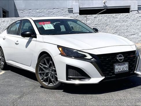 Certified 2023 Nissan Altima 2.0 SR FWD image 12