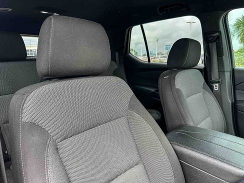 Used 2022 Chevrolet Traverse LT FWD image 24