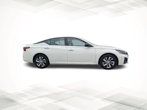 Used 2024 Nissan Altima 2.5 S image 3