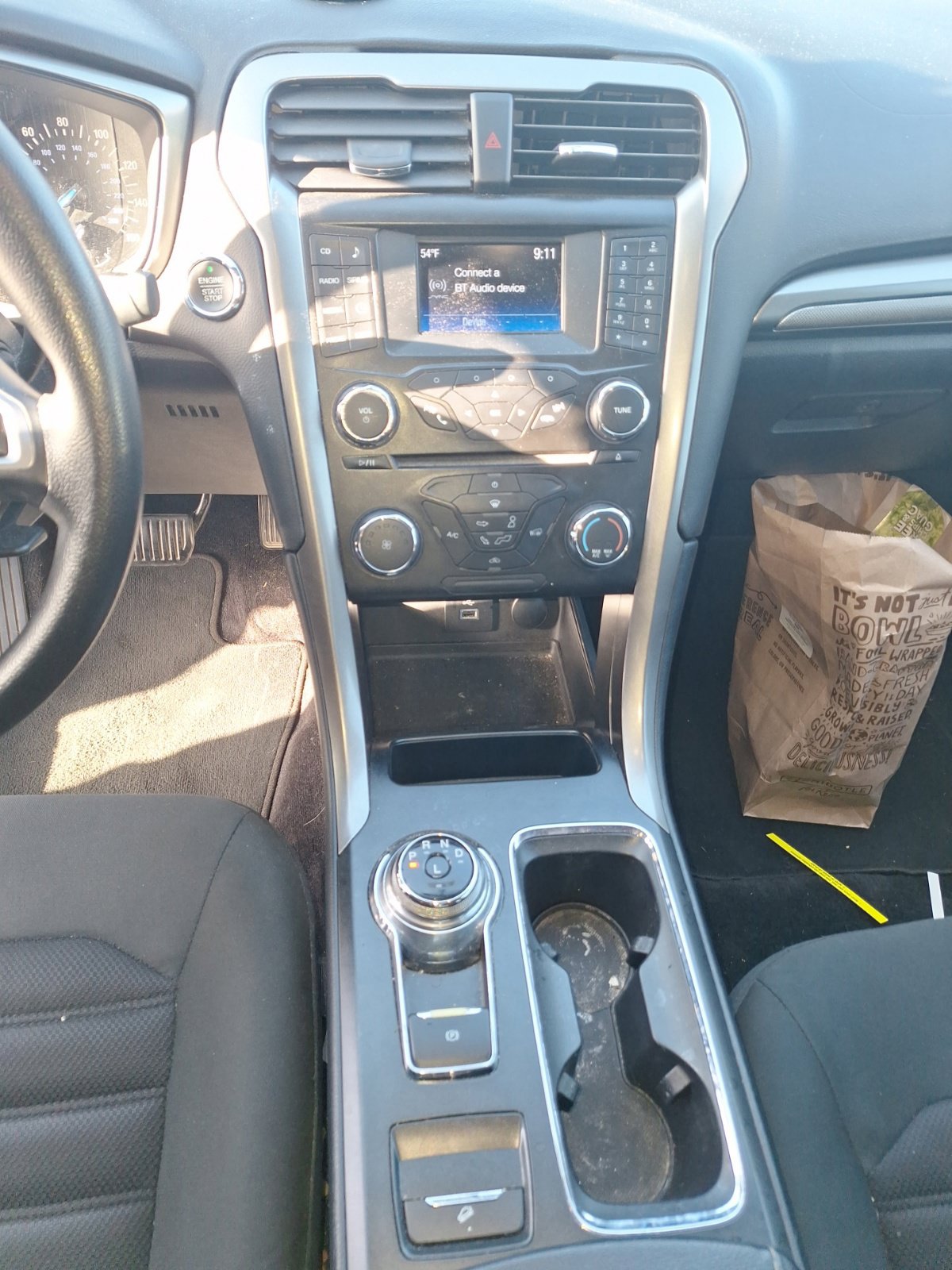 Used 2017 Ford Fusion SE FWD image 13