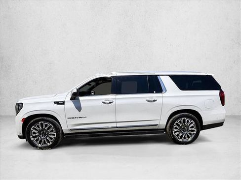 Used 2024 GMC Yukon XL Denali Ultimate AWD/4WD image 9
