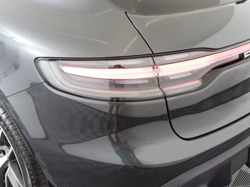 Used 2025 Porsche Macan image 13