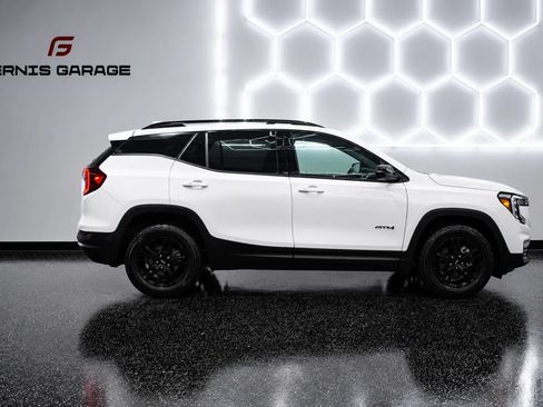 Used 2024 GMC Terrain AT4 AWD/4WD image 4
